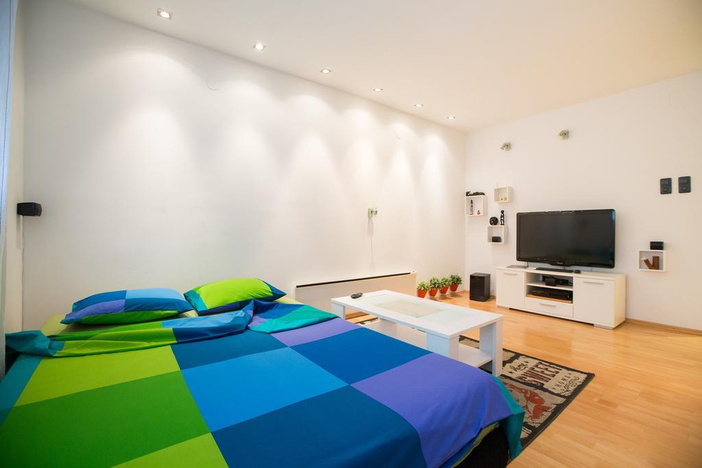 Eazzynight Center Apartment Zagreb Chambre photo